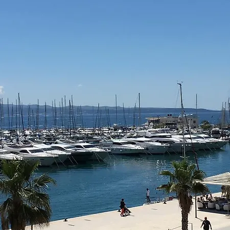 Riva Agava Waterfront سبليت