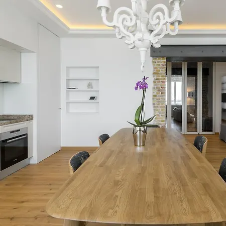 Riva Agava Waterfront سبليت